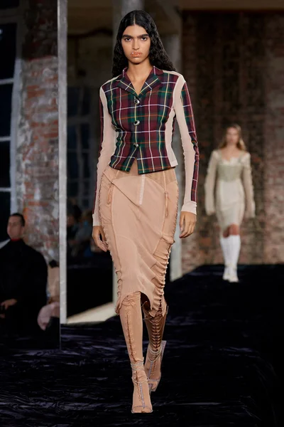 Look 15
